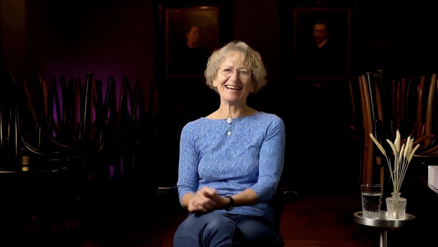 Helga B. erzählt ihre Lebensgeschichte, Standbild aus ihrer Video-Biografie
